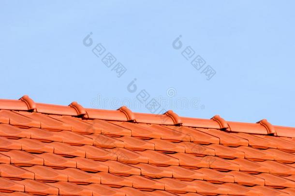红色的桔子陶器的屋顶建筑学背景.