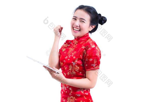 肖像关于美丽的年幼的亚洲人女人穿着<strong>中国</strong>人衣服传统