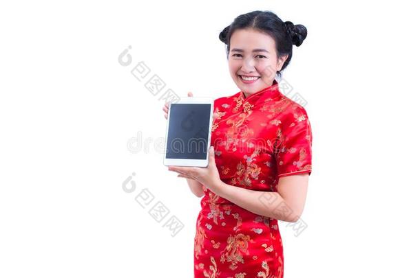 美丽的年幼的亚洲人女人穿着<strong>中国</strong>人衣服传统的川