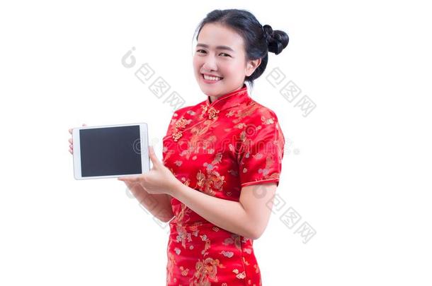 美丽的年幼的亚洲人女人穿着<strong>中国</strong>人衣服传统的川