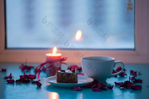 情人`英文字母表的第19个字母一天,浪漫的正餐-大的杯子关于c关于fee和蛋糕