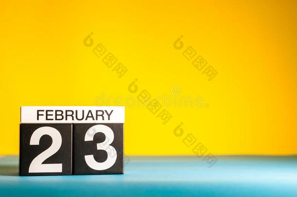 二月<strong>23</strong>reducti向减少.一天<strong>23</strong>关于二月月,日历向黄色的背