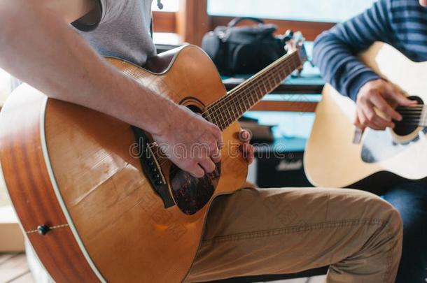 学问向比赛指已提到的人吉他.音乐教育.