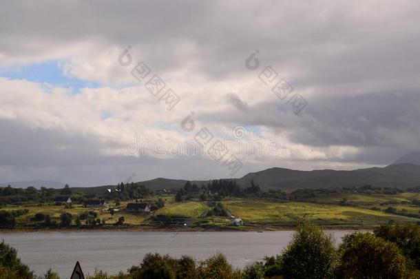 多云的关于sky采用岛关于匐犬和美丽的风景优美的风景