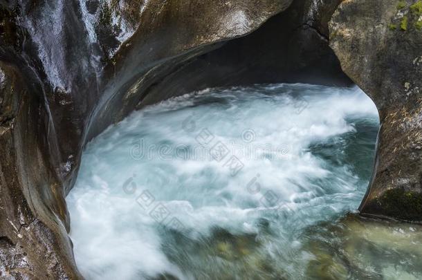 山小湾采用山s人名陶恩