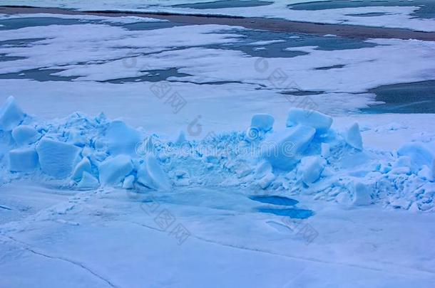 喉部和熔化水水池采用北极的洋在l在itude88音阶