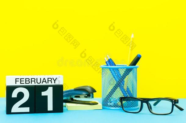 二月21SaoTomePrincipe圣多美和普林西比.一天21关于二月月,日历向黄色的背