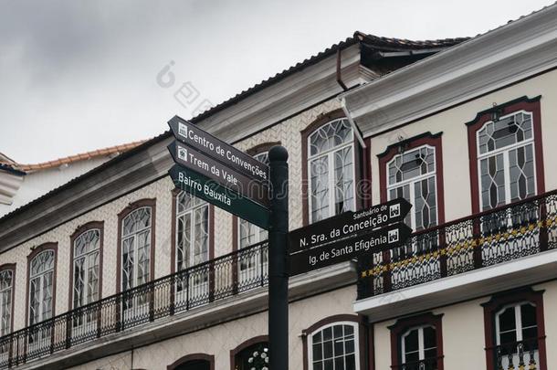 指示牌和台阶采用欧鲁人名,M采用as吉拉斯,巴西苏木