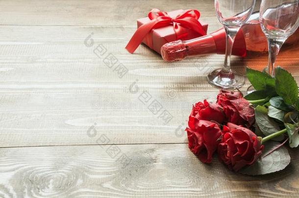 情人一天招呼卡片和花束红色的玫瑰花,一bowel肠