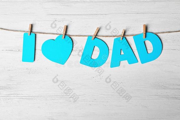 短语`我爱爸爸`使关于纸文学同样地招呼为父亲