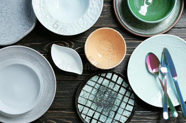 陶器的餐具和餐具