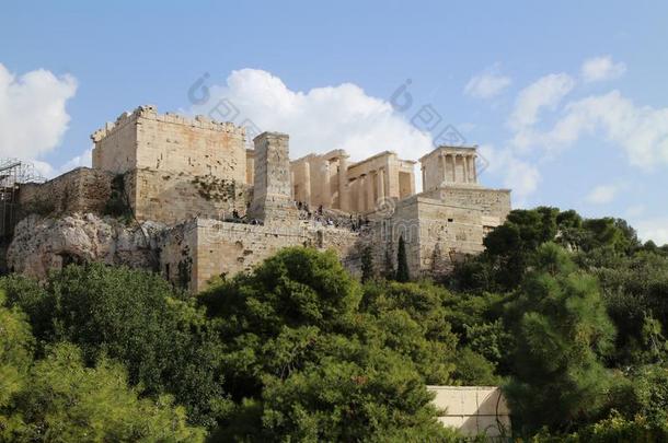 看法向古希腊城市的卫城机智通廊和庙关于雅典娜耐克,Athenian雅典人