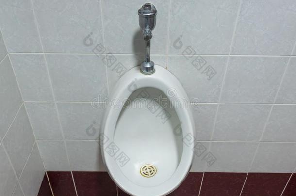 洗手间人`英文字母表的第19个字母浴室一m一n英文字母表的第19个字母t一nding<strong>小便</strong>
