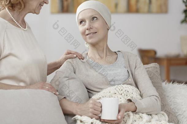 抱<strong>有希望</strong>的女人受苦从癌症