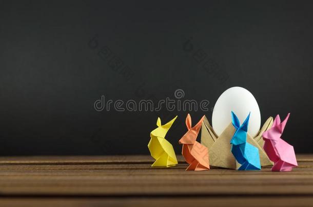 复活节卵和富有色彩的复活节兔子,折纸手工,附件FaroeIslands法罗群岛