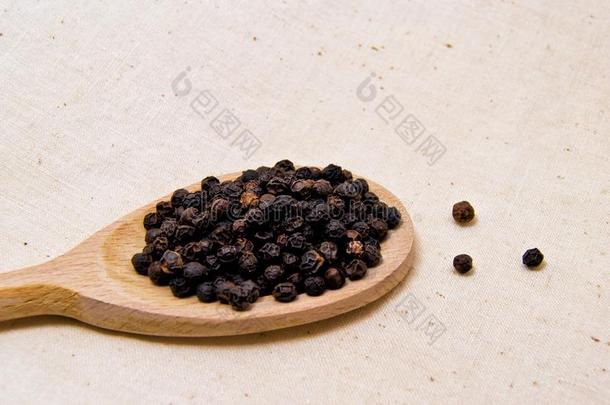 软的集中关于辛辣的黑的胡椒种子向一木制的spo向吹笛人英语字母表的第14个字母