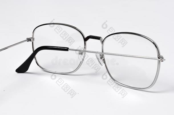美丽的和流行的眼镜和透明的眼镜向一