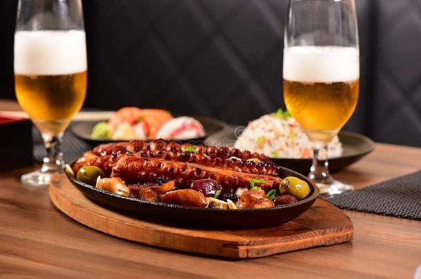 烤的章鱼serve的过去式和稻和啤酒