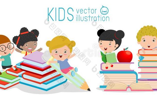 漂亮的小孩和书,漂亮的孩子们阅读书,幸福的孩子们