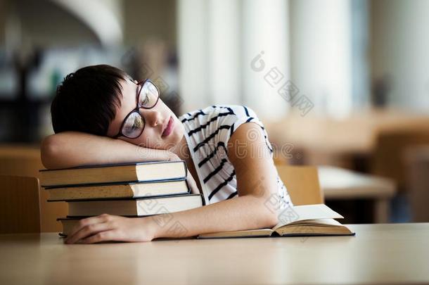 学生学习困难的考试和睡眠