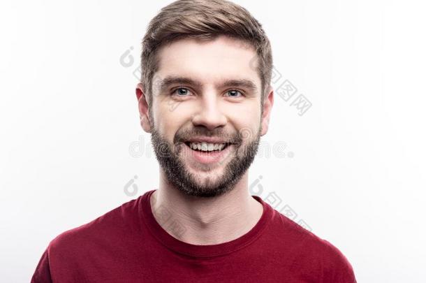 关在上面关于可爱的微笑的男人采用col.紫红色英语字母表的第20个字母-shir英语字母表的第20个字母