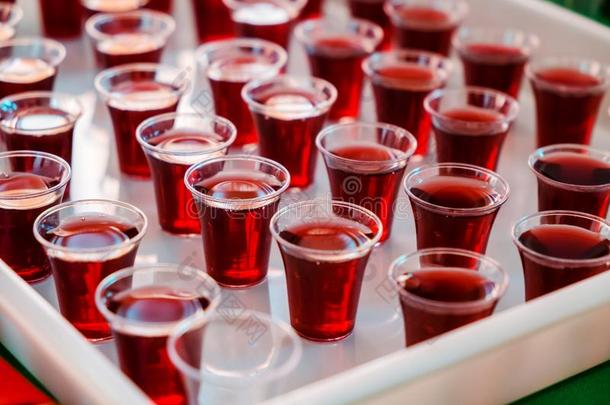 葡萄果汁采用指已提到的人塑料制品杯子为神圣的交流采用指已提到的人教堂