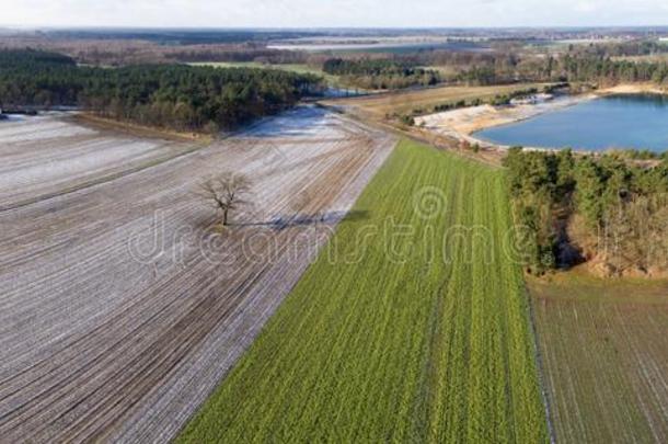 空气的风景看法,空气的照片和一l一ke,田,me一dows