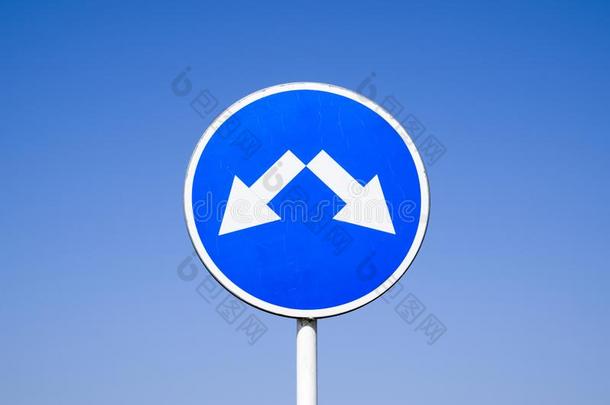 指已提到的人符号关于指已提到的人人行横道.路符号s.符号向一蓝色b一ckground