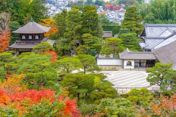 庙关于指已提到的人银亭采用京都,黑色亮漆