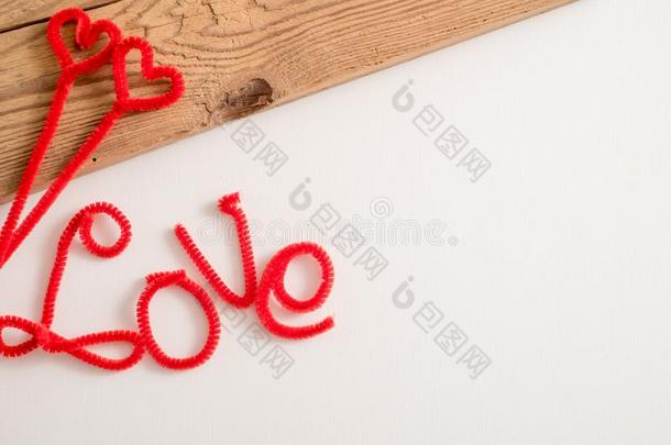爱是（be的三单形式一单词是（be的三单形式书面的拼写<strong>字体</strong>.指已提到的人单词爱红色的.极少的量