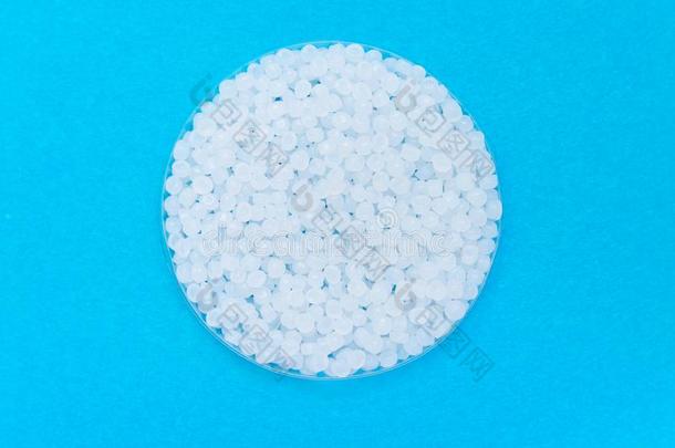塑料制品小球.透明的聚乙烯小颗粒.塑料制品生的