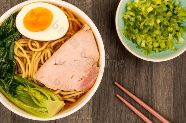 日本人方式猪肉拉面面条汤