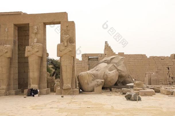 雕像关于别的埃及.和指已提到的人庙纪念碑<strong>巨石</strong>阵.