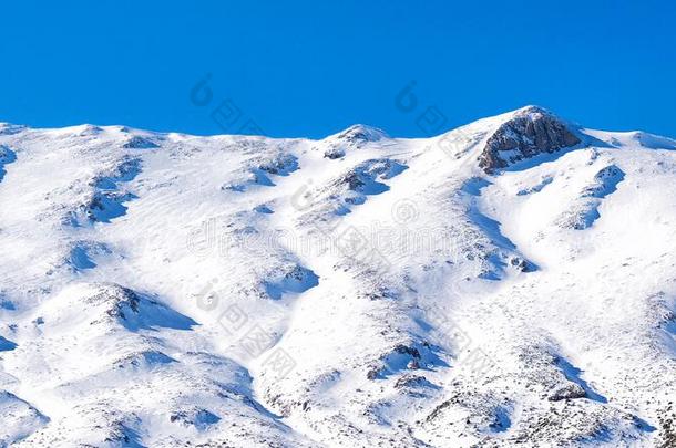 齐<strong>里</strong>亚下雪的滑雪求助山在科林斯湾科林斯地峡采用希腊.