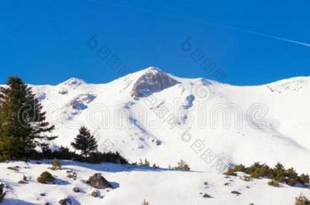 齐里亚山在特里卡拉关于科林斯湾科林斯地峡全景画采用希腊.