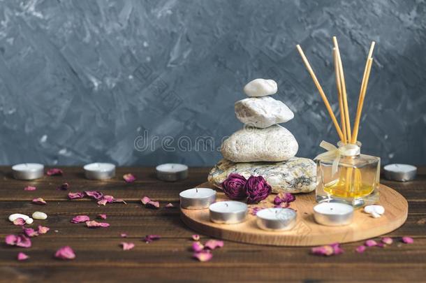 休闲健身中心作品-石头,蜡烛,芳香疗法,干的干燥的花