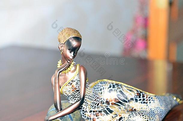 非洲的女人雕像