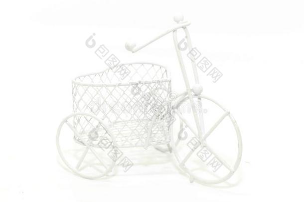 特写镜头关于袖珍型的东西白色的自行车为装饰的向白色的背景