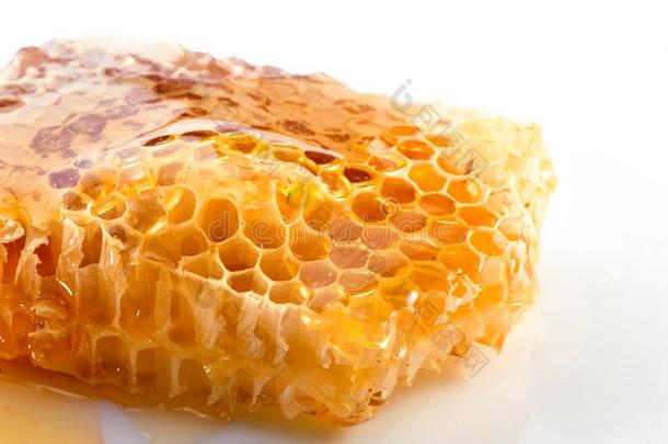 罐子关于蜂蜜和蜂蜜浸渍者里面的向白色的background蜂蜜co