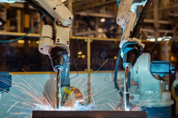 队机器人是焊接法部分采用采用dustrial工厂