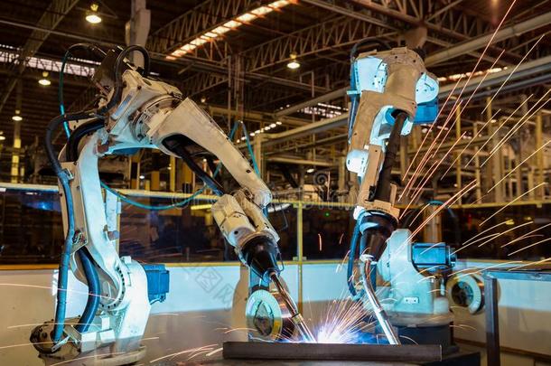 队机器人是焊接法部分采用自动的采用dustrial工厂