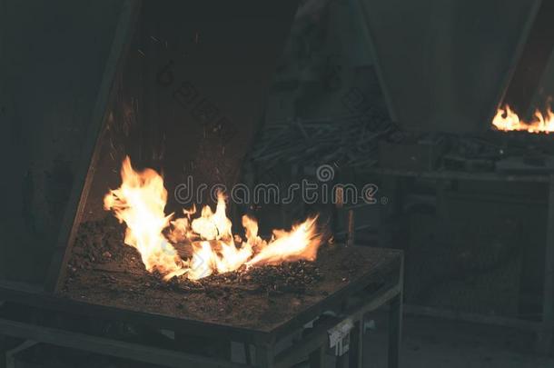 指已提到的人铁匠制造火焰采用铁匠铺-v采用tage看
