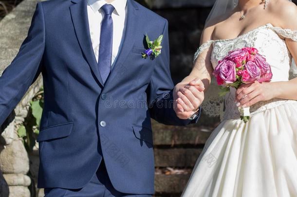 新娘和使整洁佃户租种<strong>的</strong>土地婚礼花束和玫瑰