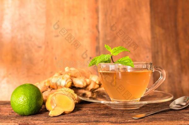 <strong>姜茶</strong>水-杯子关于<strong>姜茶</strong>水和绿色的柠檬