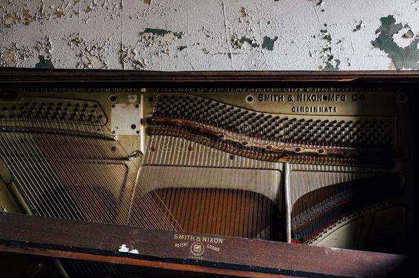 铁匠&尼克松钢琴-琢石存放共济会会员的庙-美国城市,英语字母表的第15个字母