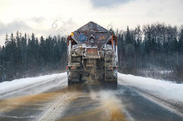 一雪犁向指已提到的人公路