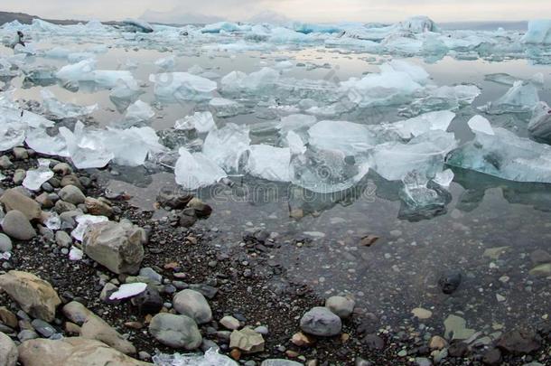 冰山在冰河环礁湖采用冰岛