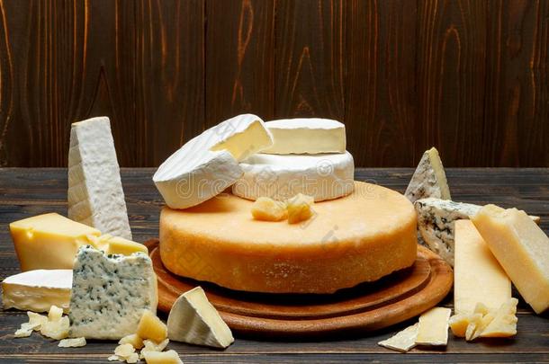 各种各样的类型关于奶酪-帕尔马<strong>干酪</strong>,法国布里白<strong>乳</strong>酪,羊<strong>乳干酪</strong>,切德<strong>干酪</strong>