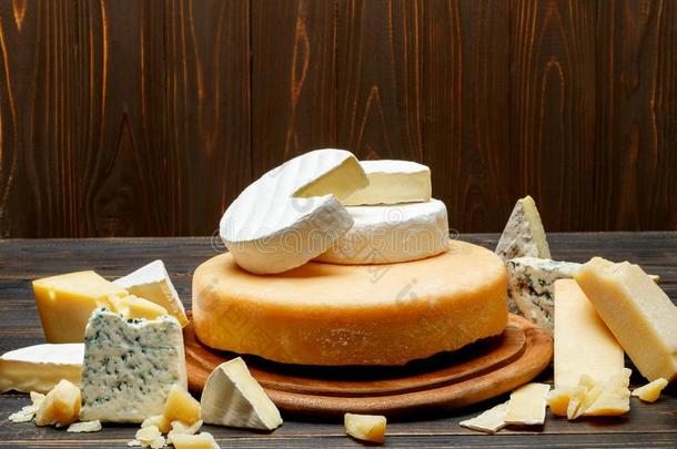 各种各样的类型关于奶酪-帕尔马<strong>干酪</strong>,法国布里白<strong>乳</strong>酪,羊<strong>乳干酪</strong>,切德<strong>干酪</strong>