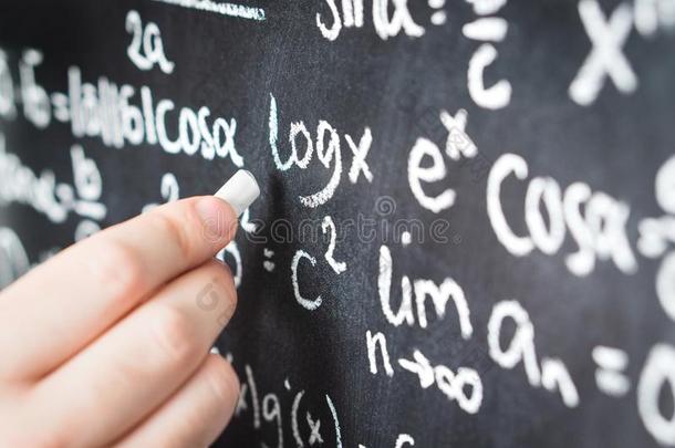 教授文字数学的公式和方程式